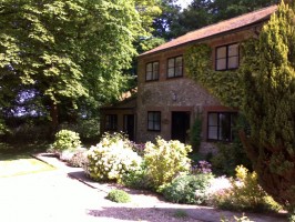 notton-hill-barn-cottages-gardens-211